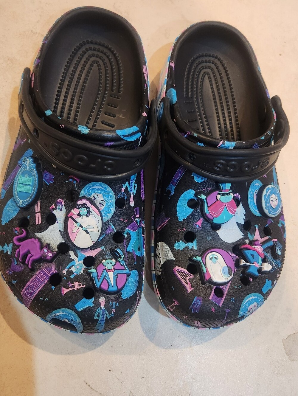Disney Haunted Mansion Crocs Classic Clogs Black Multi Womens 6 Mens 4